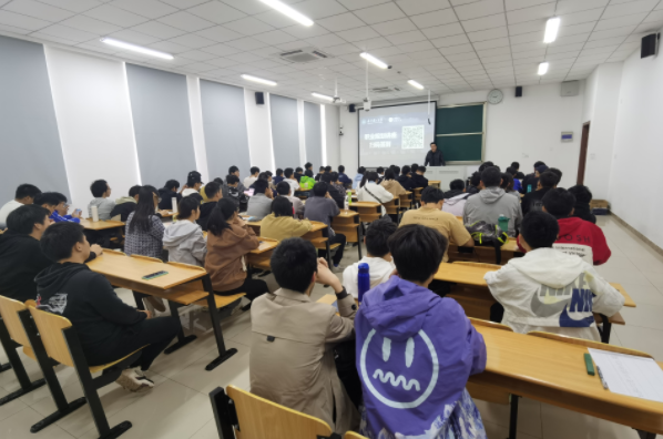 z6com尊龙凯时 科技集团在南京理工大学网络空间安全学院举办职业生涯规划讲座